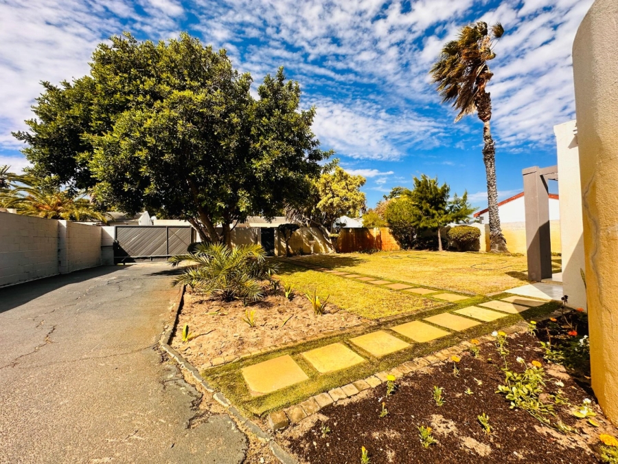 4 Bedroom Property for Sale in Flamingo Vlei Western Cape